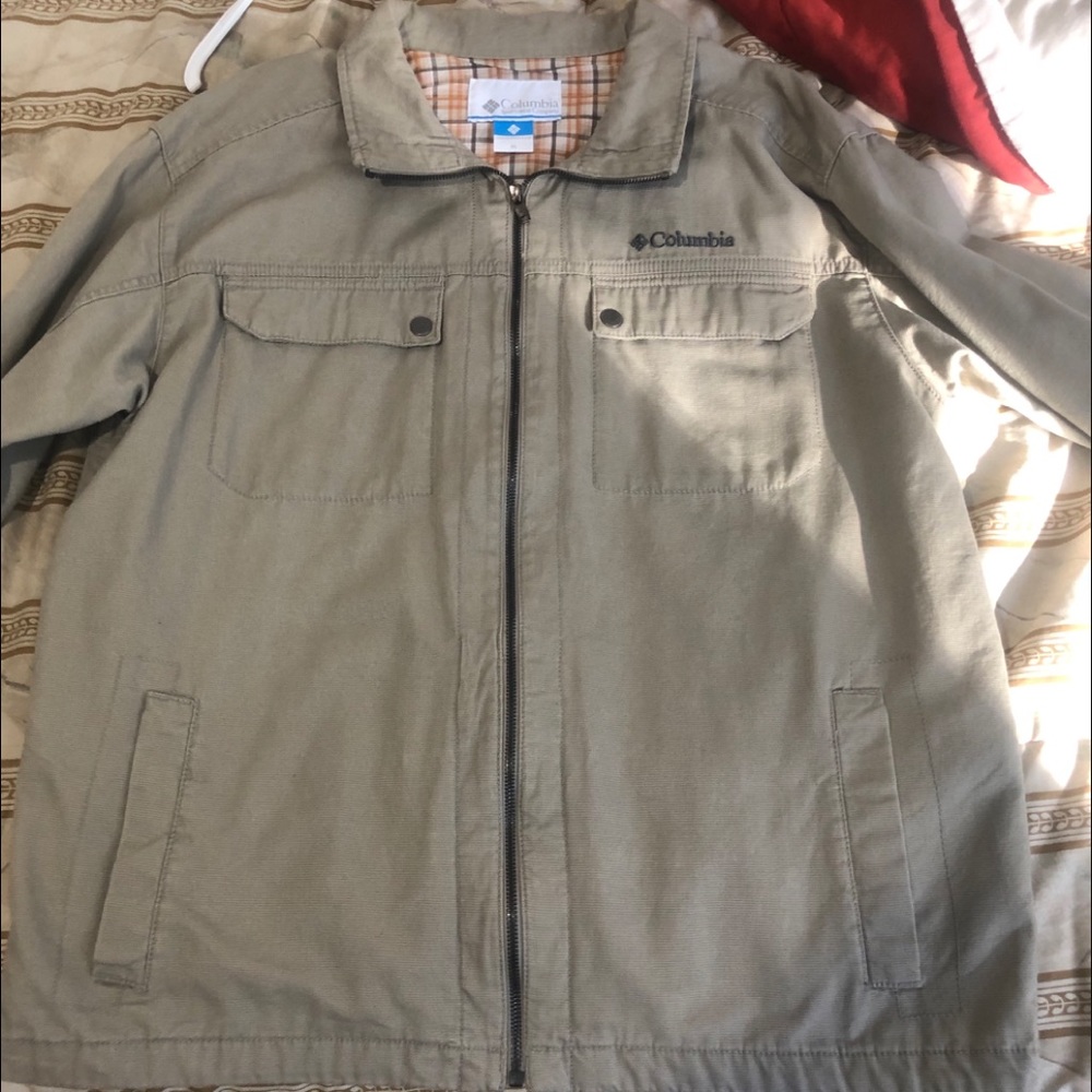 Columbia zip up sweater beige